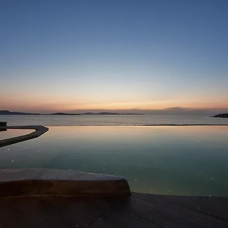 Amazon Mykonos & 5* Agios Ioannis Diakoftis