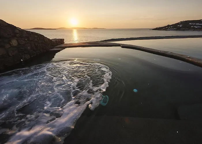 Amazon Mykonos & Hotel Agios Ioannis Diakoftis