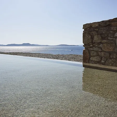 Amazon Mykonos & Hotell Agios Ioannis Diakoftis