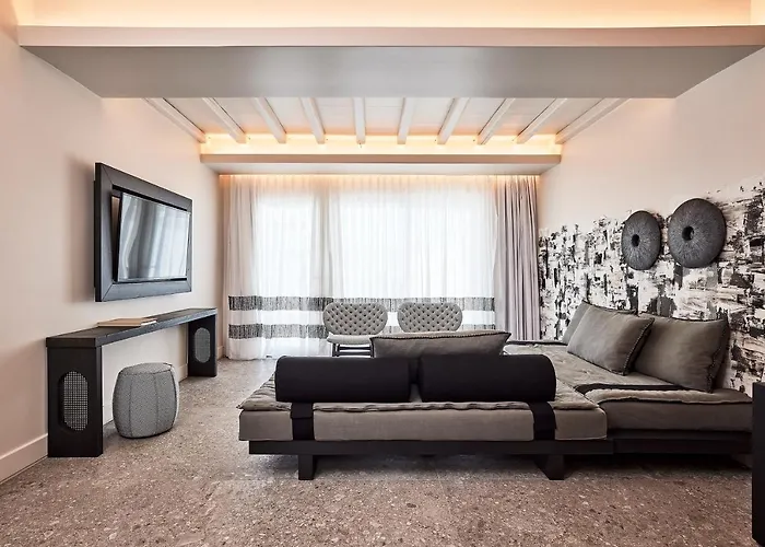 Amazon Mykonos & 5* Agios Ioannis Diakoftis