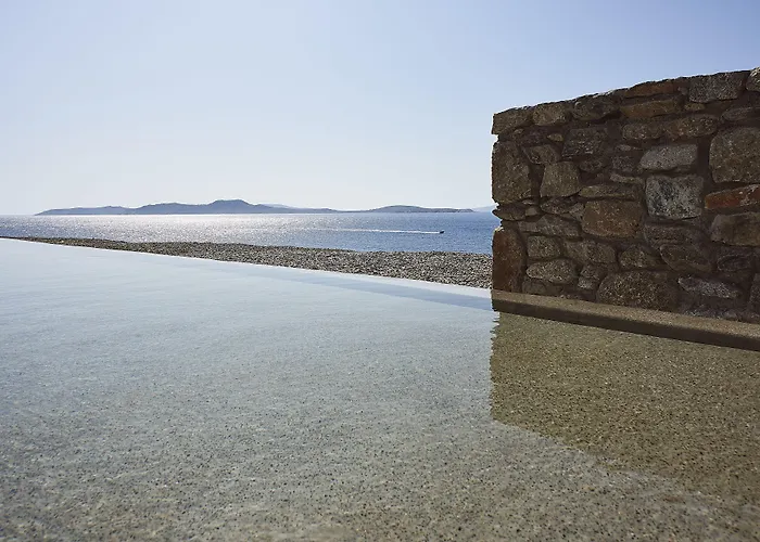 Amazon Mykonos & Hotell Agios Ioannis Diakoftis