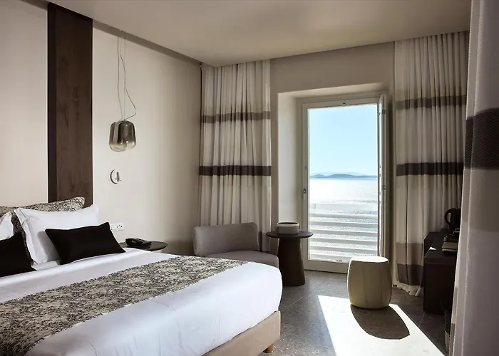 Amazon Mykonos & Hotell Agios Ioannis Diakoftis